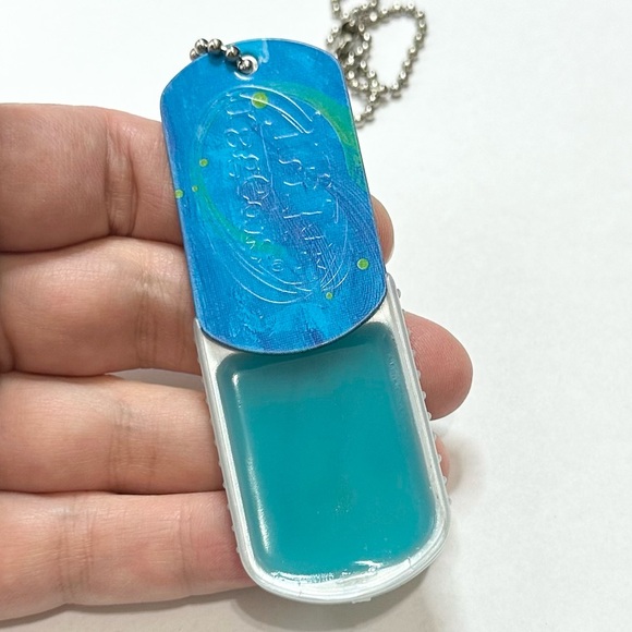 Liprageous Lip Balm Dog Tag Slide Case on Ball Chain - Blue Raspberry - NWOT - Picture 8 of 8